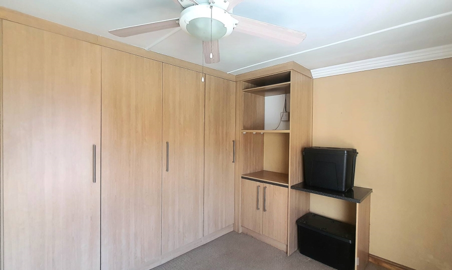 5 Bedroom Property for Sale in Verwoerdpark Gauteng