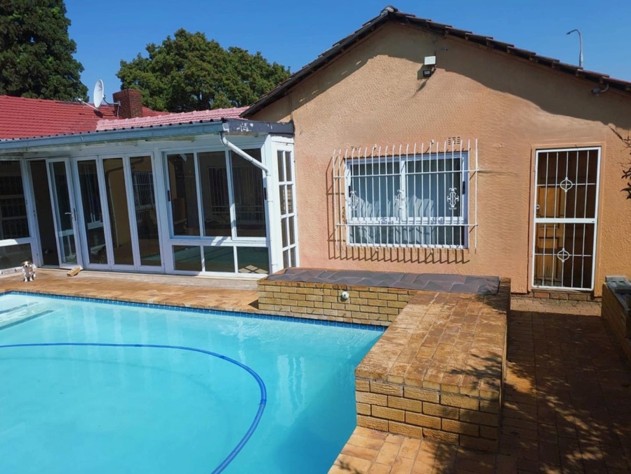 5 Bedroom Property for Sale in Verwoerdpark Gauteng