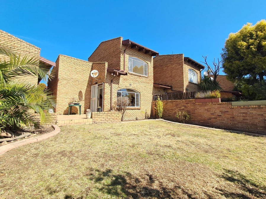 1 Bedroom Property for Sale in Corlett Gardens Gauteng