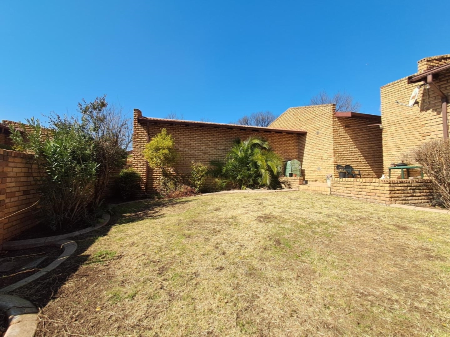 1 Bedroom Property for Sale in Corlett Gardens Gauteng