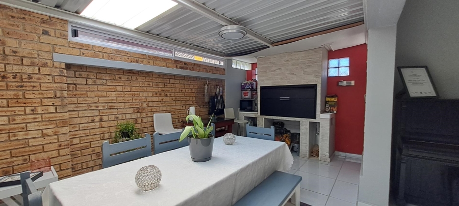 3 Bedroom Property for Sale in New Redruth Gauteng