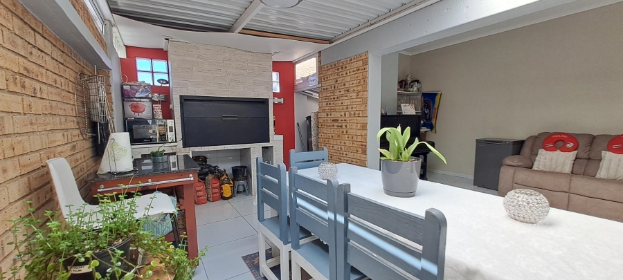 3 Bedroom Property for Sale in New Redruth Gauteng