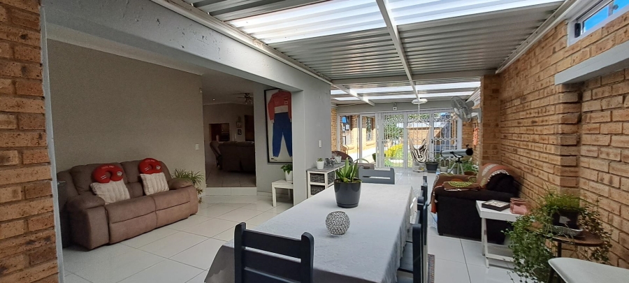 3 Bedroom Property for Sale in New Redruth Gauteng