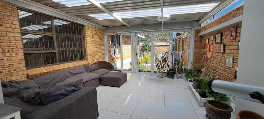 3 Bedroom Property for Sale in New Redruth Gauteng