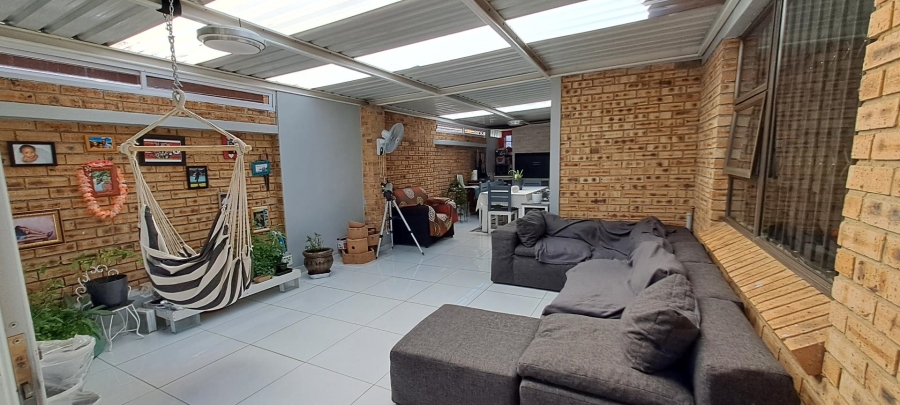 3 Bedroom Property for Sale in New Redruth Gauteng
