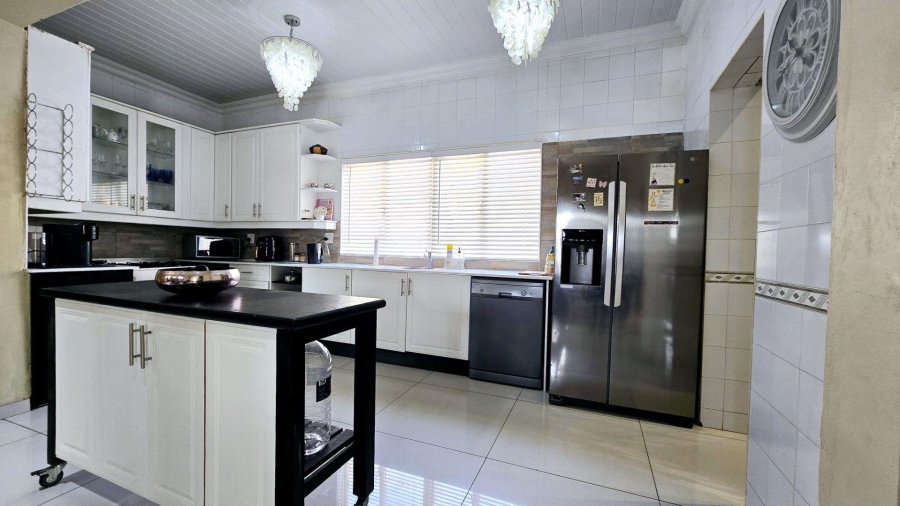 4 Bedroom Property for Sale in Waterkloof Gauteng