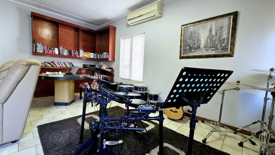 4 Bedroom Property for Sale in Waterkloof Gauteng