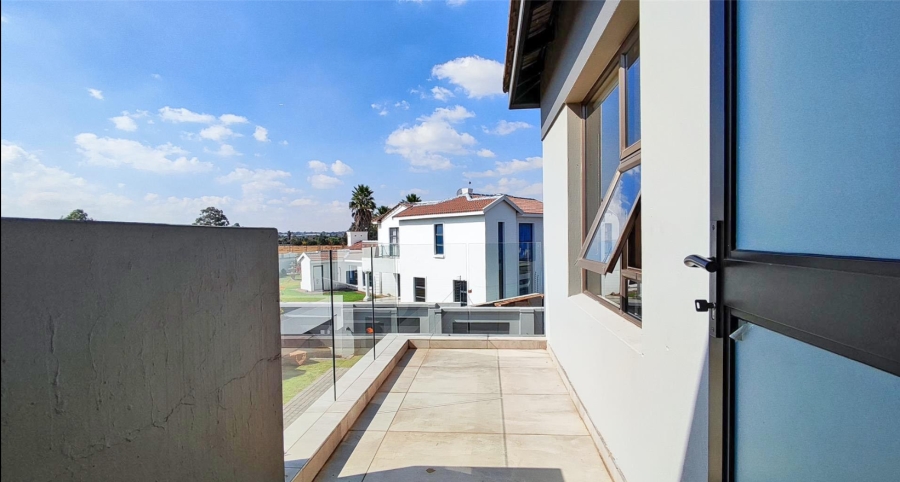 5 Bedroom Property for Sale in Helderwyk Gauteng