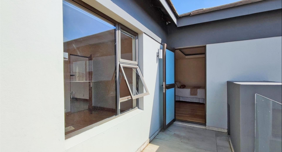 5 Bedroom Property for Sale in Helderwyk Gauteng