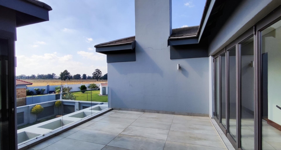 5 Bedroom Property for Sale in Helderwyk Gauteng