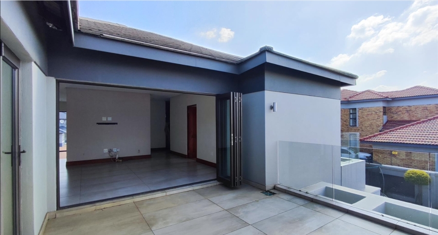 5 Bedroom Property for Sale in Helderwyk Gauteng