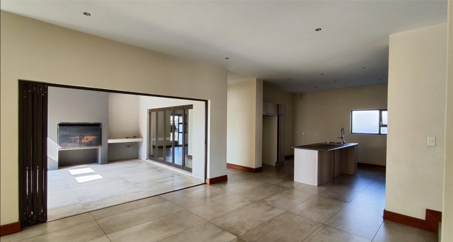 5 Bedroom Property for Sale in Helderwyk Gauteng