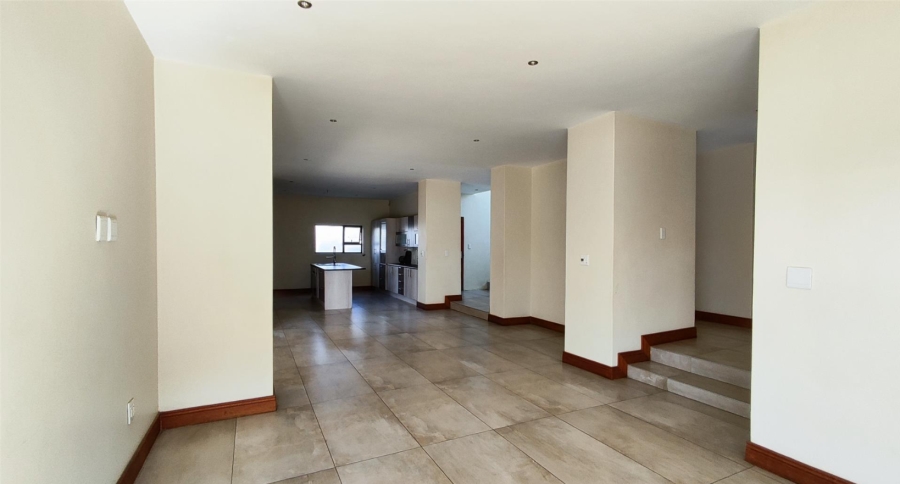 5 Bedroom Property for Sale in Helderwyk Gauteng