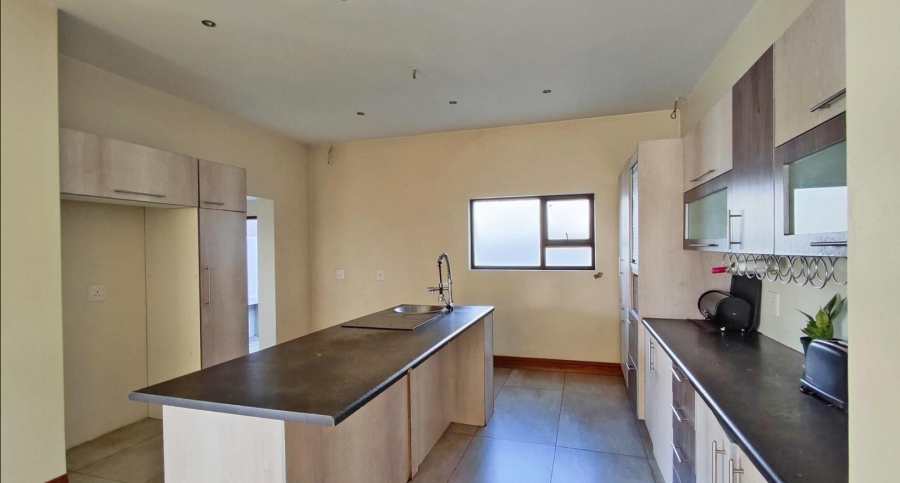 5 Bedroom Property for Sale in Helderwyk Gauteng