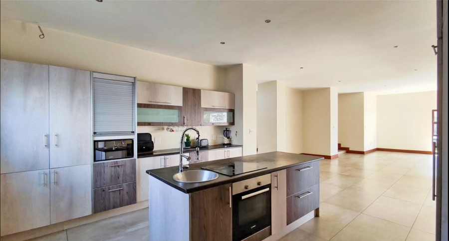 5 Bedroom Property for Sale in Helderwyk Gauteng