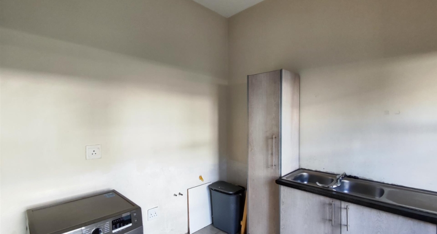 5 Bedroom Property for Sale in Helderwyk Gauteng