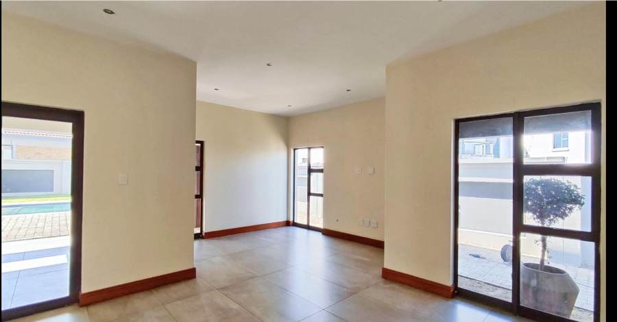 5 Bedroom Property for Sale in Helderwyk Gauteng