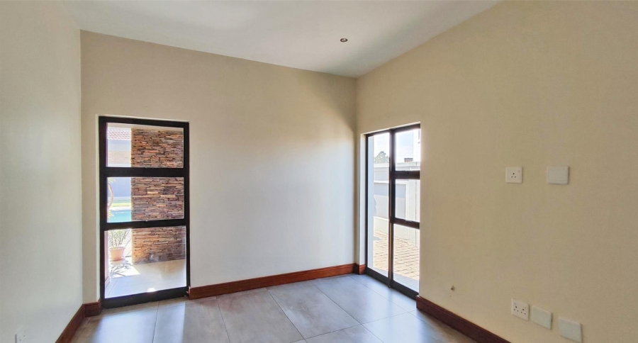 5 Bedroom Property for Sale in Helderwyk Gauteng