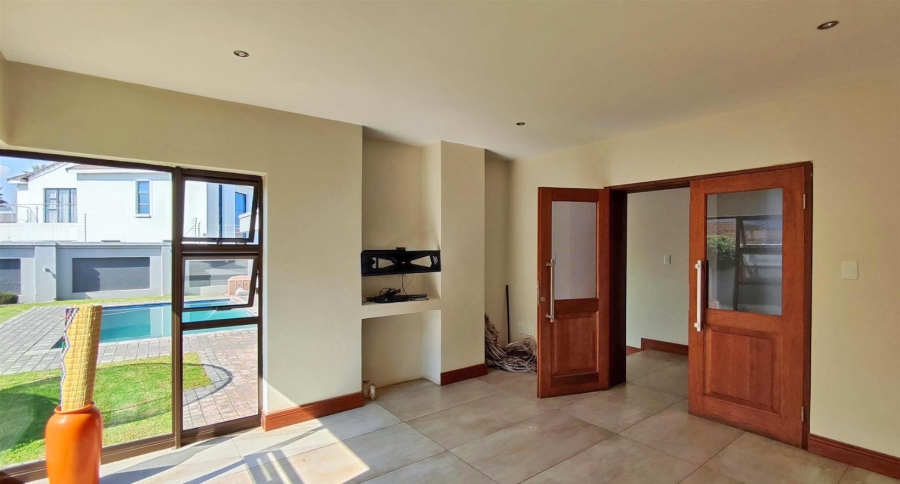 5 Bedroom Property for Sale in Helderwyk Gauteng