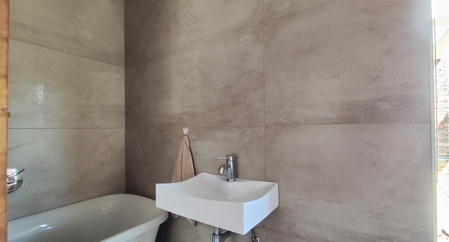 5 Bedroom Property for Sale in Helderwyk Gauteng