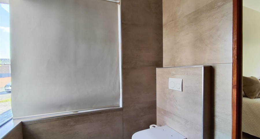 5 Bedroom Property for Sale in Helderwyk Gauteng