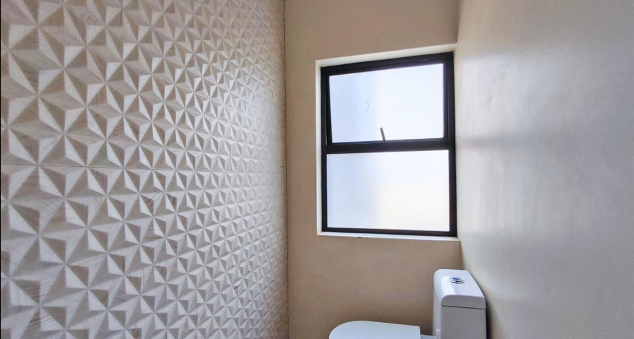 5 Bedroom Property for Sale in Helderwyk Gauteng