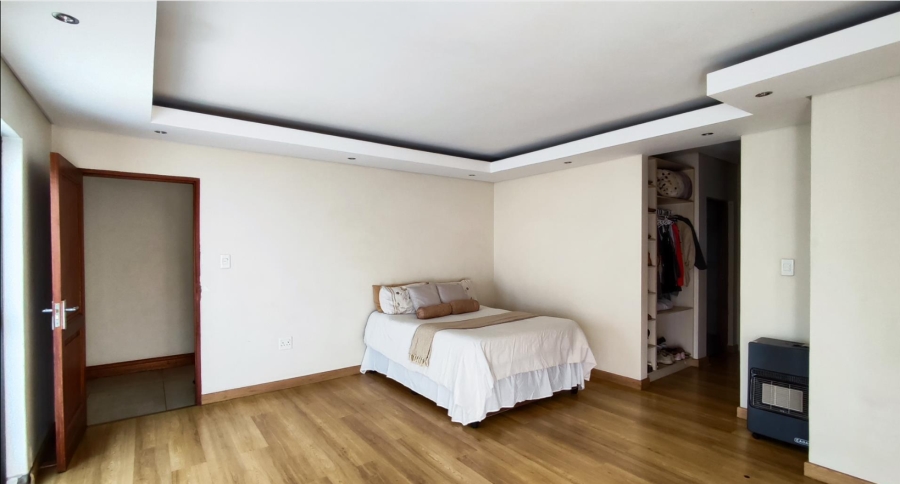 5 Bedroom Property for Sale in Helderwyk Gauteng