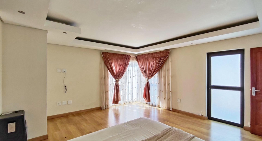 5 Bedroom Property for Sale in Helderwyk Gauteng