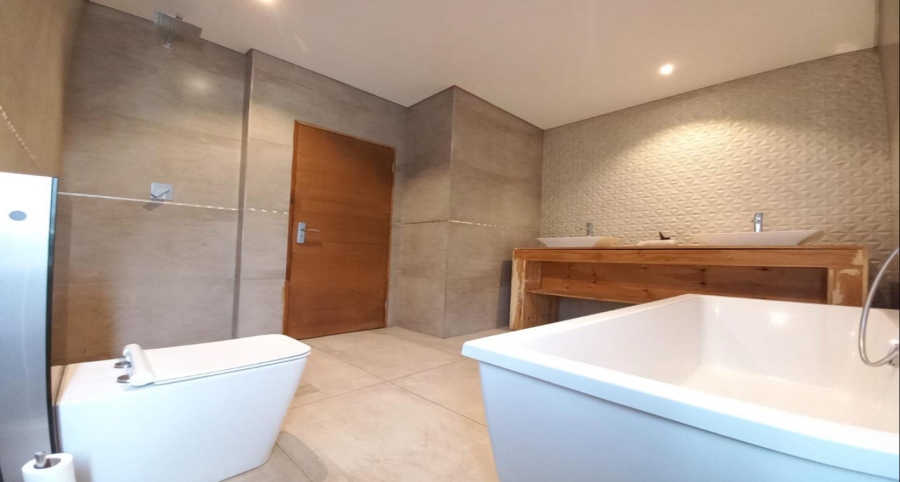 5 Bedroom Property for Sale in Helderwyk Gauteng