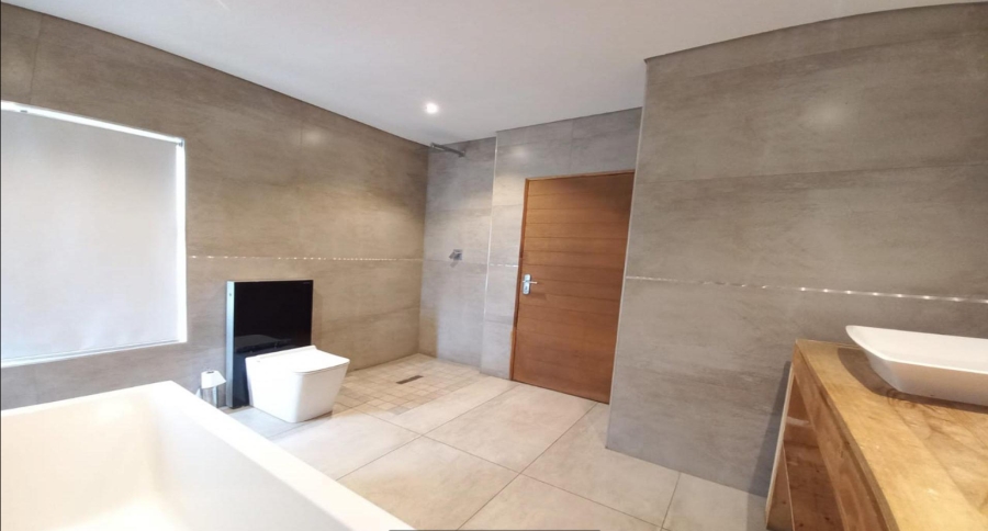 5 Bedroom Property for Sale in Helderwyk Gauteng