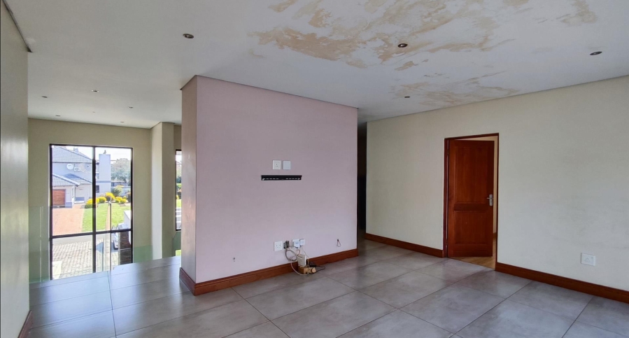 5 Bedroom Property for Sale in Helderwyk Gauteng