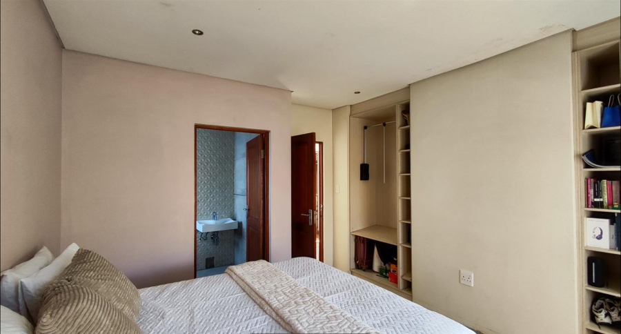 5 Bedroom Property for Sale in Helderwyk Gauteng