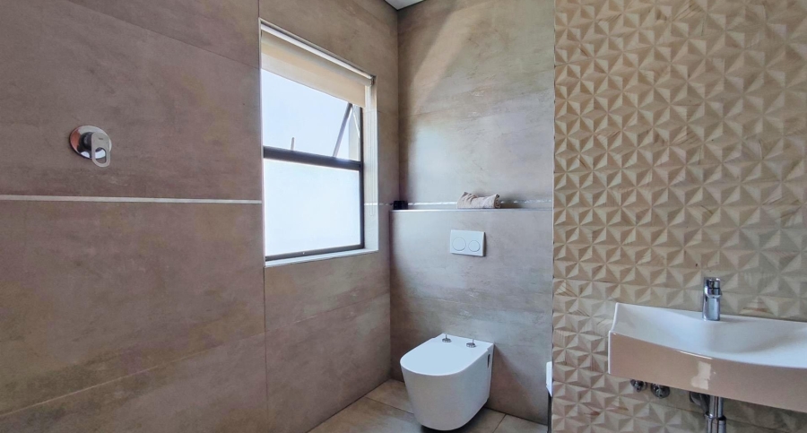 5 Bedroom Property for Sale in Helderwyk Gauteng