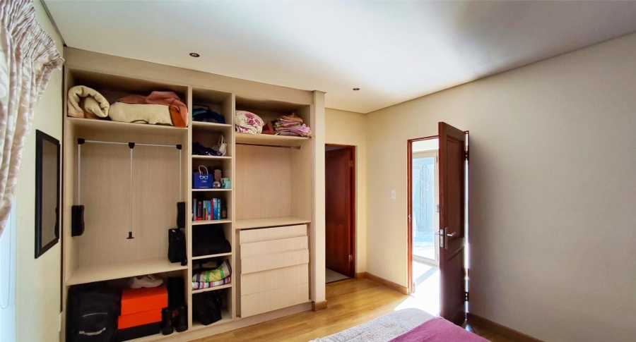 5 Bedroom Property for Sale in Helderwyk Gauteng