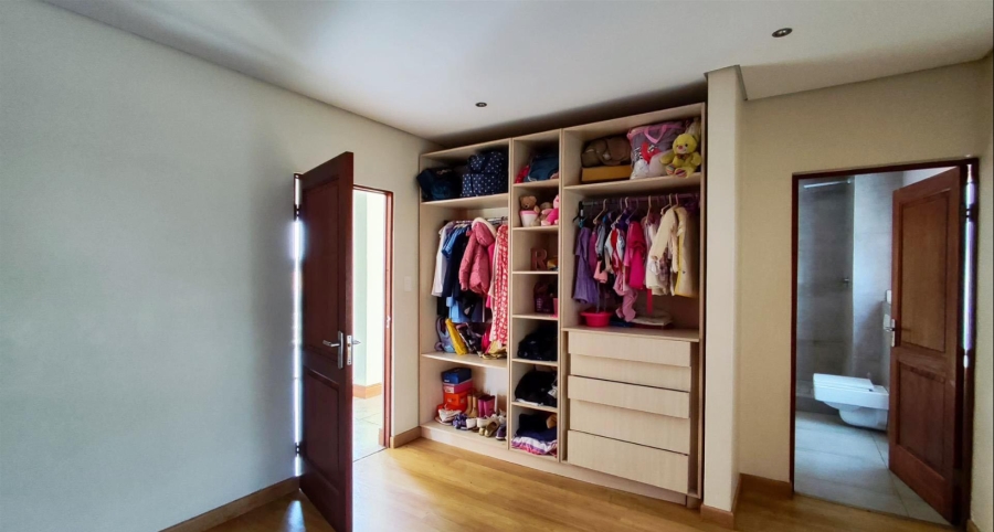 5 Bedroom Property for Sale in Helderwyk Gauteng