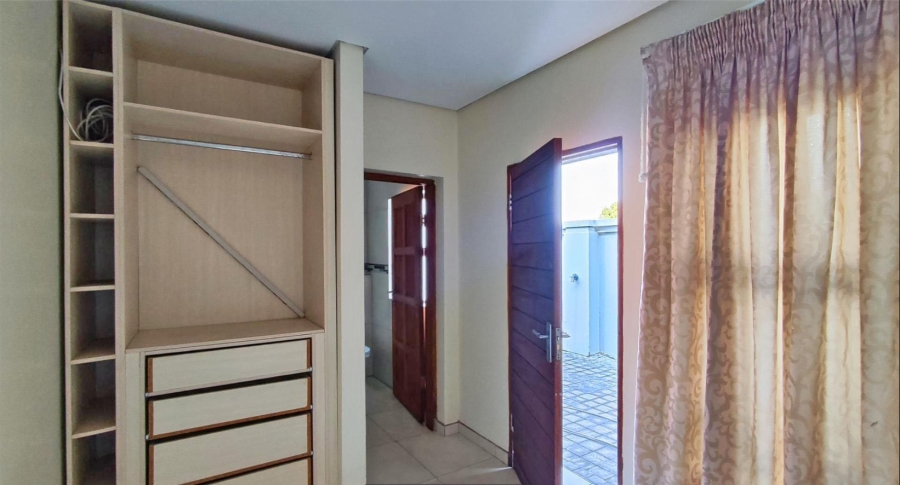 5 Bedroom Property for Sale in Helderwyk Gauteng