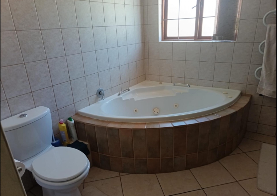 4 Bedroom Property for Sale in Broadacres Gauteng