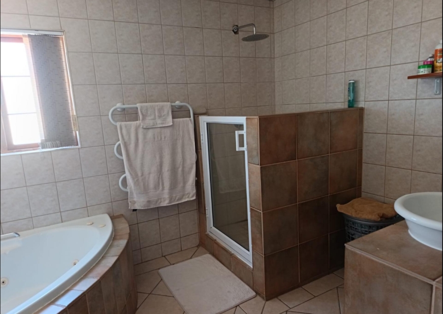 4 Bedroom Property for Sale in Broadacres Gauteng