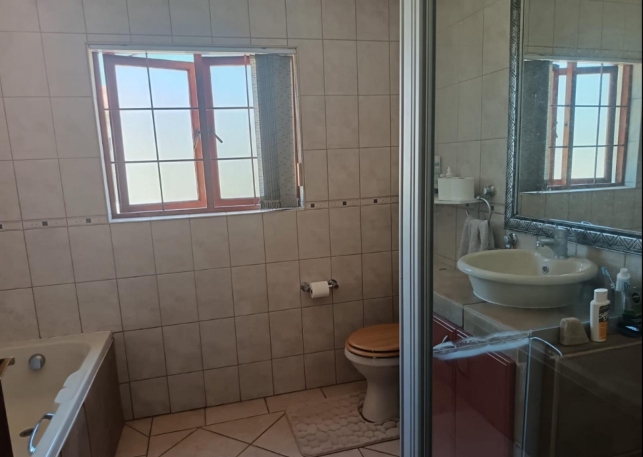 4 Bedroom Property for Sale in Broadacres Gauteng