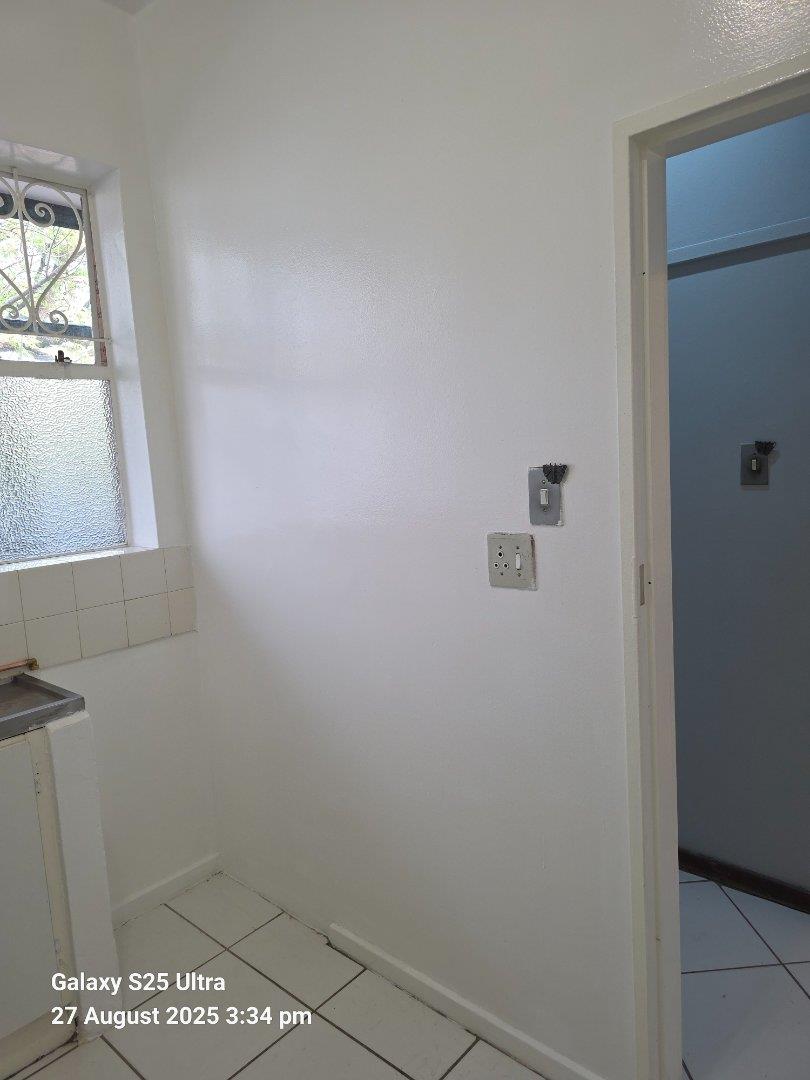 To Let 1 Bedroom Property for Rent in Rosebank Gauteng