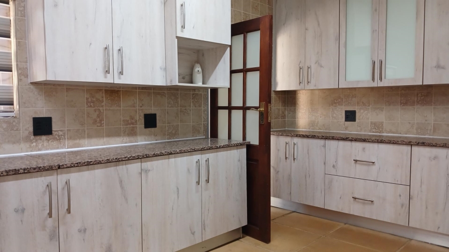 To Let 4 Bedroom Property for Rent in Olivedale Gauteng