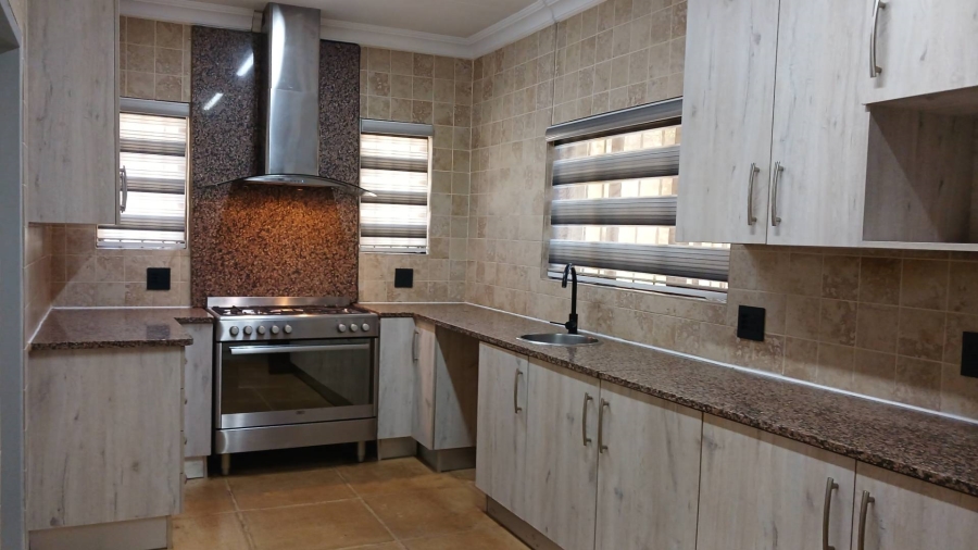 To Let 4 Bedroom Property for Rent in Olivedale Gauteng