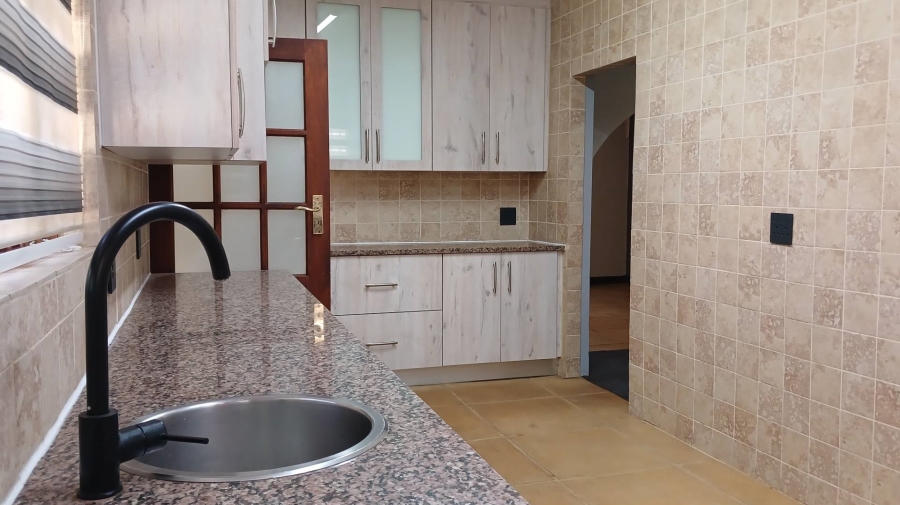 To Let 4 Bedroom Property for Rent in Olivedale Gauteng