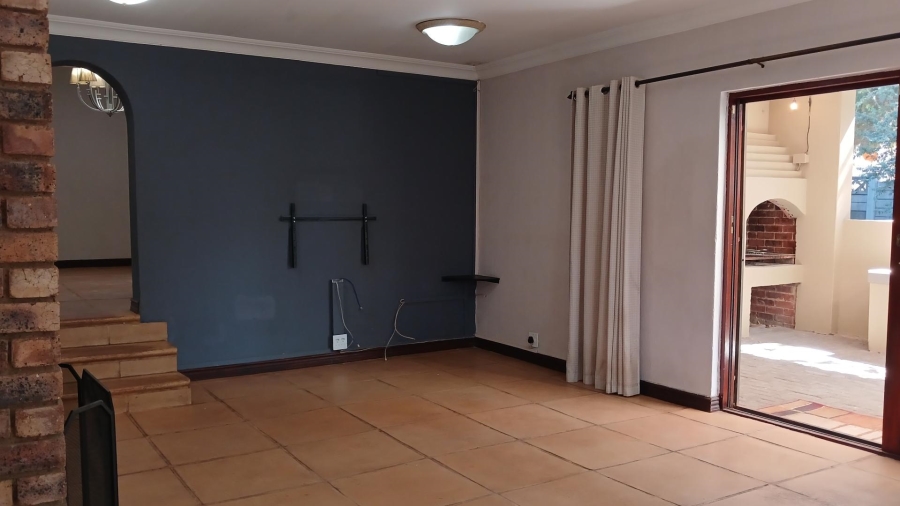 To Let 4 Bedroom Property for Rent in Olivedale Gauteng
