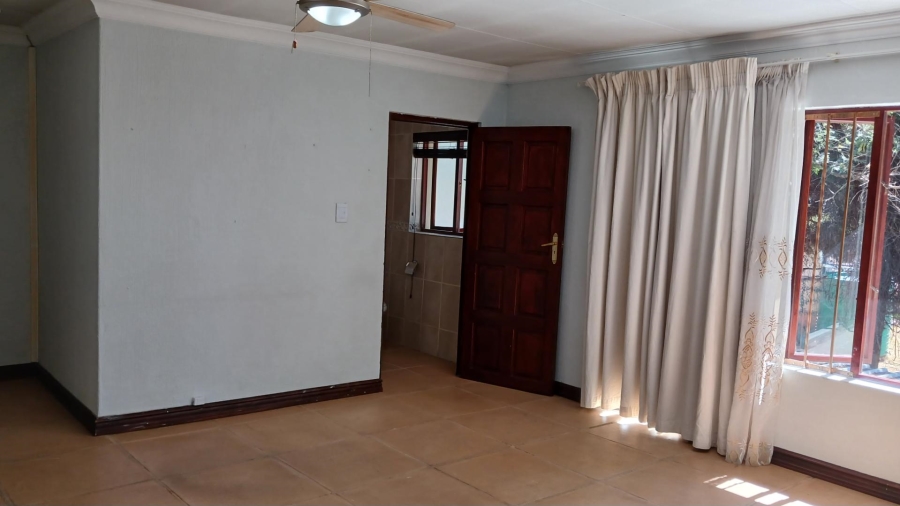 To Let 4 Bedroom Property for Rent in Olivedale Gauteng