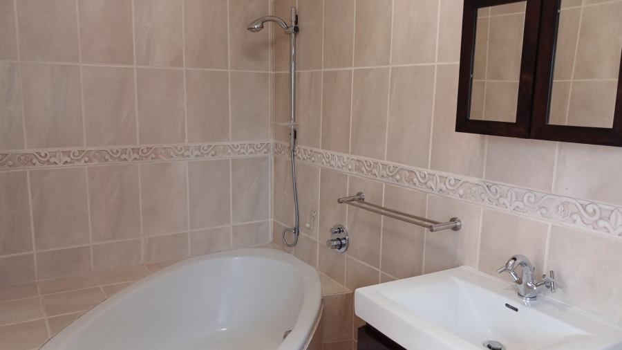To Let 4 Bedroom Property for Rent in Olivedale Gauteng