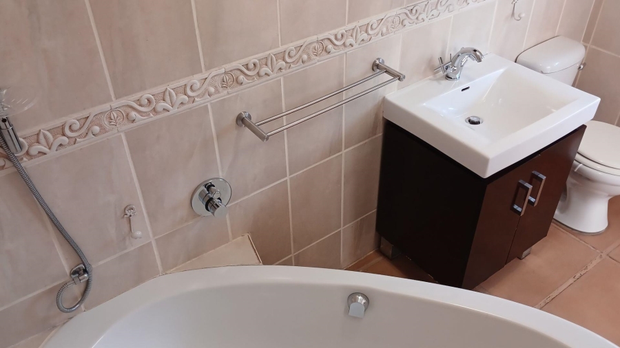 To Let 4 Bedroom Property for Rent in Olivedale Gauteng