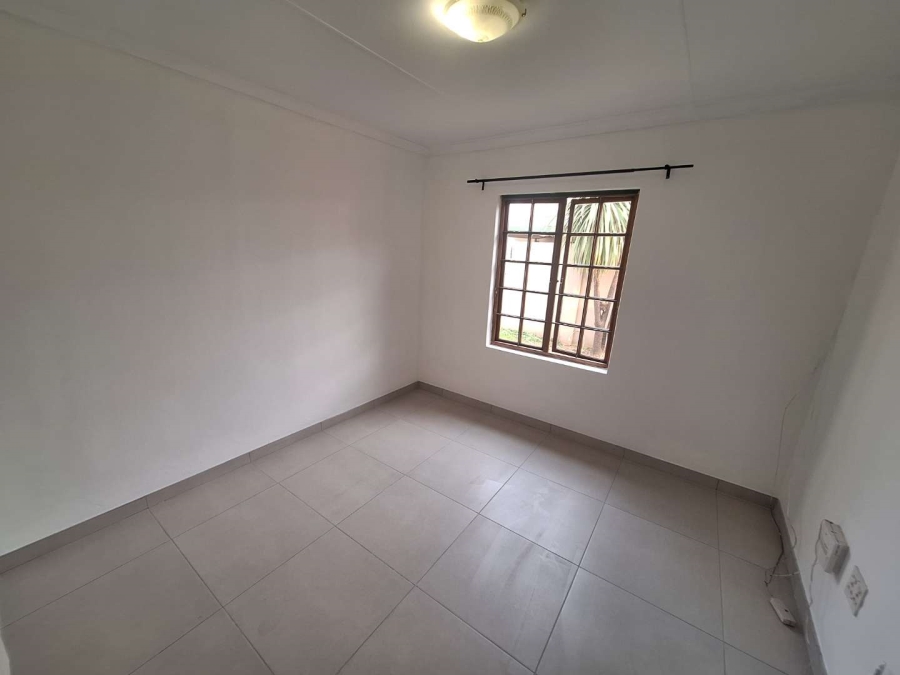 To Let 2 Bedroom Property for Rent in Weltevreden Park Gauteng