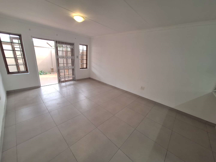 To Let 2 Bedroom Property for Rent in Weltevreden Park Gauteng