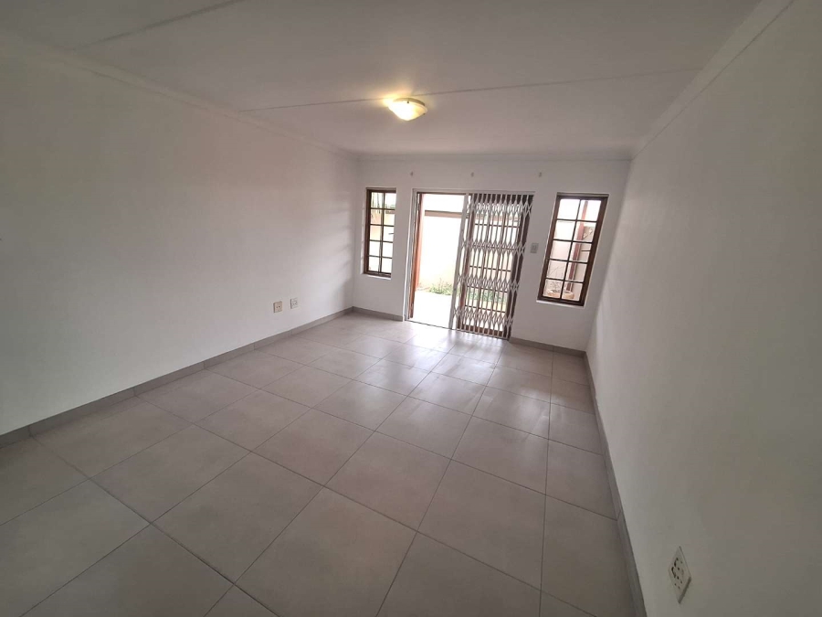 To Let 2 Bedroom Property for Rent in Weltevreden Park Gauteng